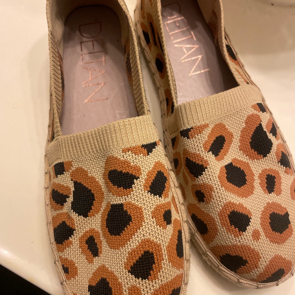 Nice 8 1/2 Leopard Print Flat
